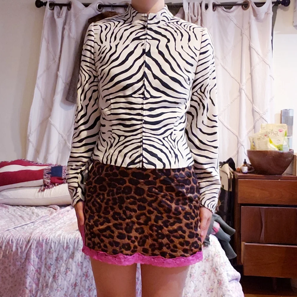 Donna Morgan - Soft Suede Texture Zip Up Suit Jacket - Picture 2 of 7